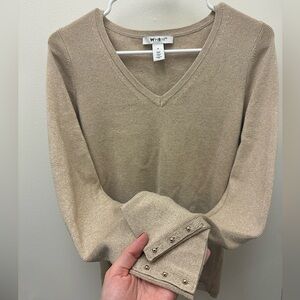 Cream WHBM V-neck pullover sweater